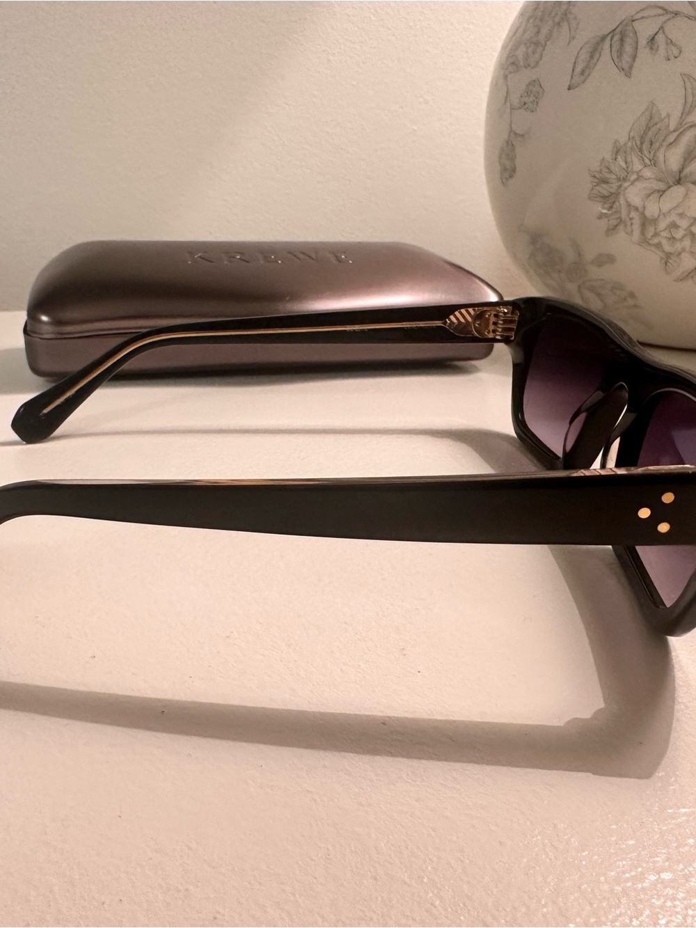 KREWE - Wisner Retro Black Rectangular Sunglasses with Purple Granite - Picture 5 of 7